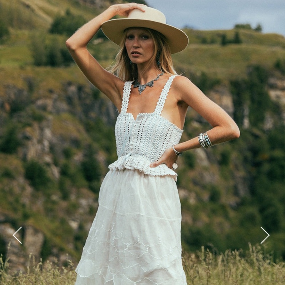 Chasing Unicorns 🐚🩵 More Than A Feeling Crochet Camisole sz M - Picture 9 of 17